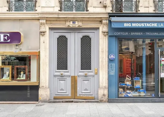 Moderne Renove Et Spacieux, Au Coeur De Paris